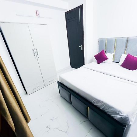 Hotel 24By7 New Delhi Eksteriør bilde