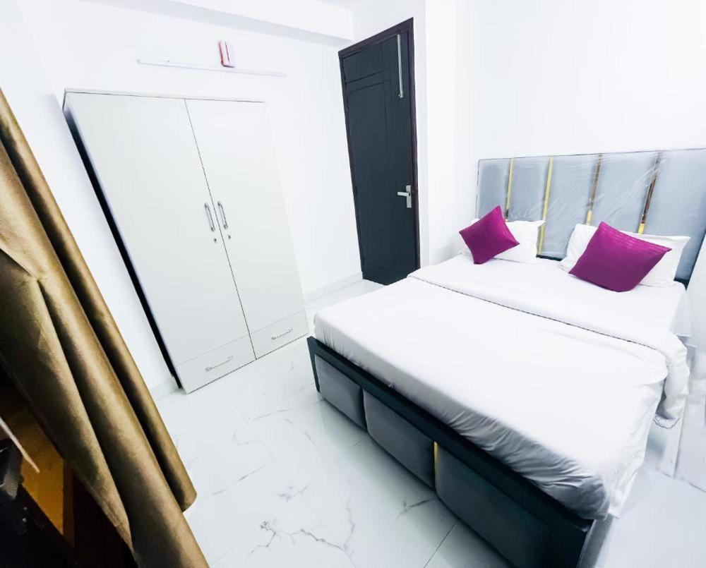 Hotel 24By7 New Delhi Eksteriør bilde